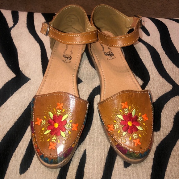 Sandals - Picture 3 of 4